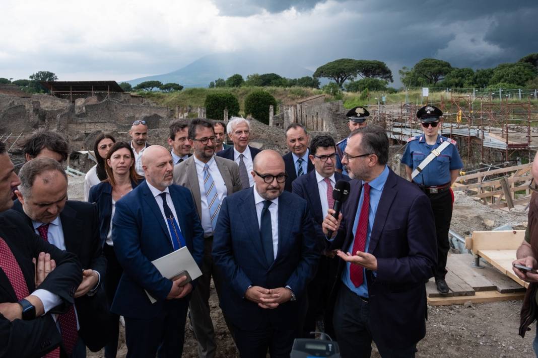 15 dakikada yeryüzünden silinen Pompei'de yeni keşif: Fırına sığınmışlar... 11